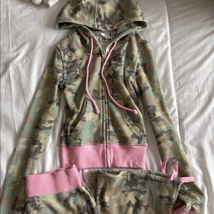 HIDDEN CULT WAFFLE CAMO SWEATSUIT💚🩷